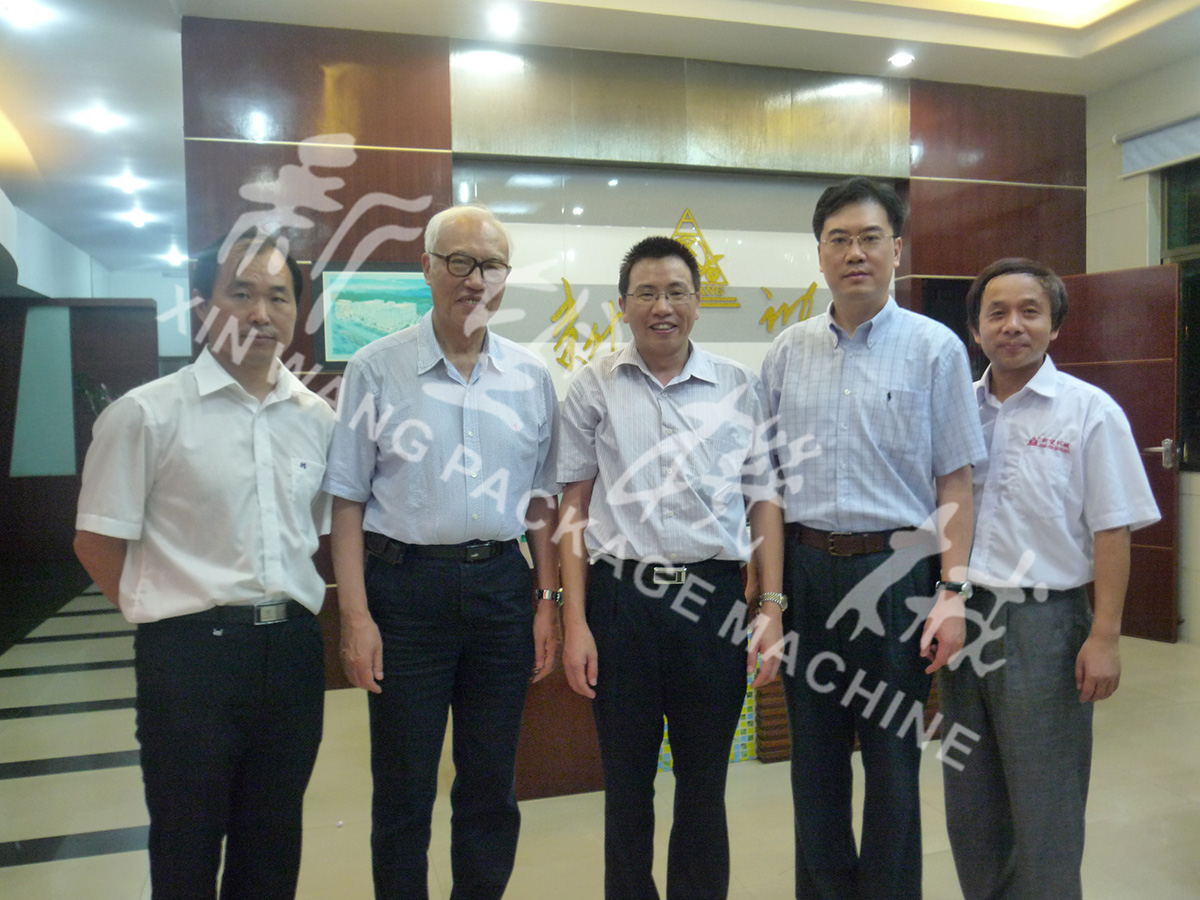 中國(guó)工程院院士段正澄、中國(guó)工程院院士、華中科技大學(xué)黨委書(shū)記邵新宇、廣東省智能機(jī)器人研究院院長(zhǎng)張國(guó)軍一行蒞臨新望公司考察指導(dǎo)